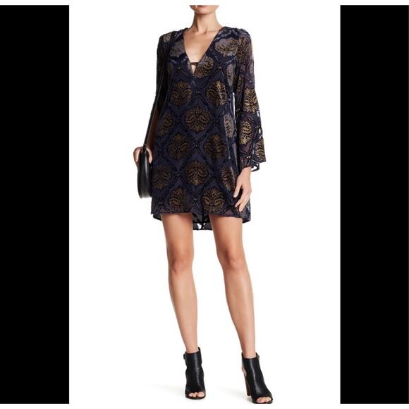 ASTR‎ The Label Cold Shoulders Dress - Picture 1 of 7